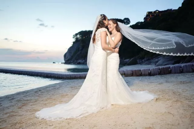 640x425-crop-80-phangan-beach-same-sex-wedding-ceremony-package-jansen-kokshoorn-02