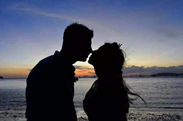 640x425-crop-80-phayam_sunset_wedding