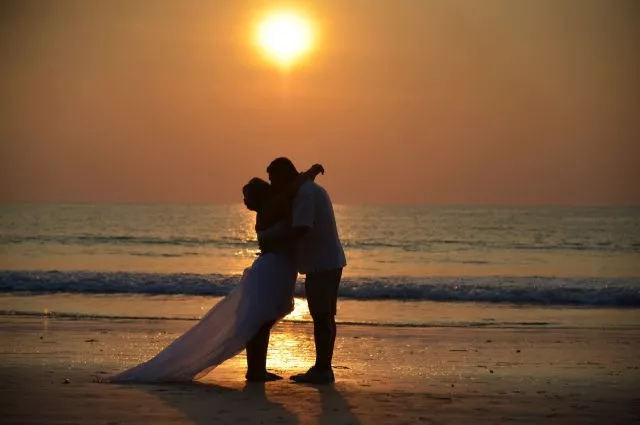 640x425-crop-80-phuket-beach-renew-buddhist-wedding-package-marta-raul