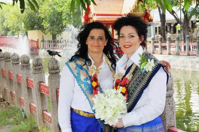 640x425-crop-80-bangkok_temple_buddhist_blessing_same-sex_25