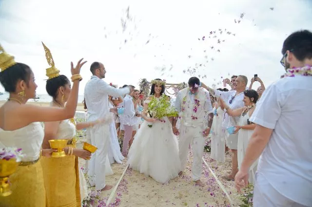 640x425-crop-80-koh_chang_lutheran_wedding