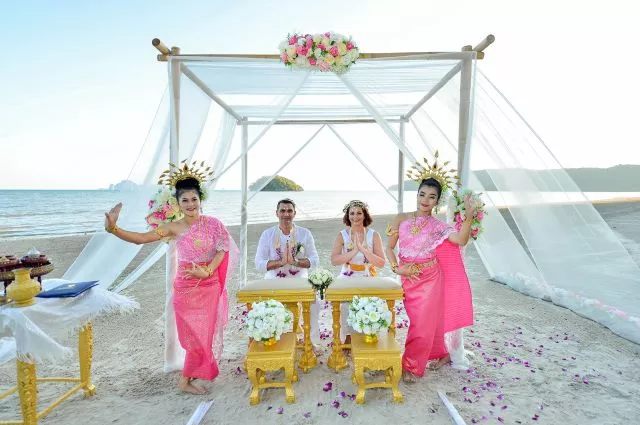 640x425-crop-80-koh_jum_thai_wedding_vows