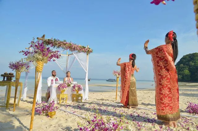 640x425-crop-80-koh_yao_noi_beach_wedding_knot