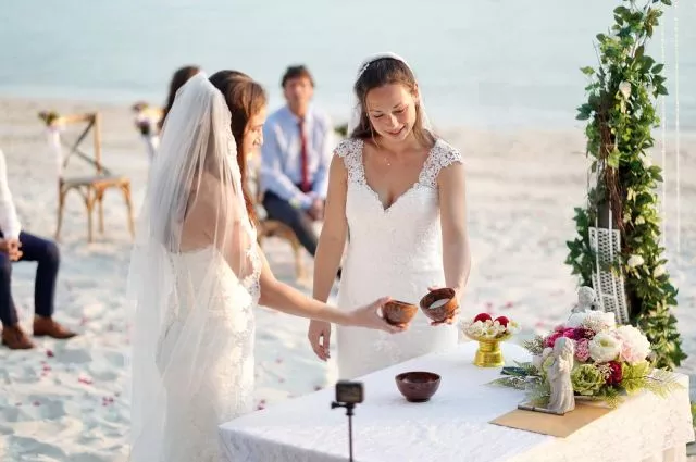 640x425-crop-80-phangan_beach_same-sex_wedding_ceremony_package_28